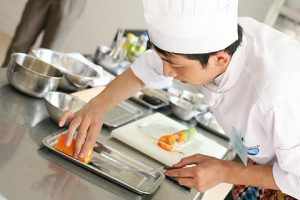 Công ty CP TM&DV Nhật Lâm cần tuyển vị trí: 1 Bếp trưởng + 1 Bếp chính nấu món Việt